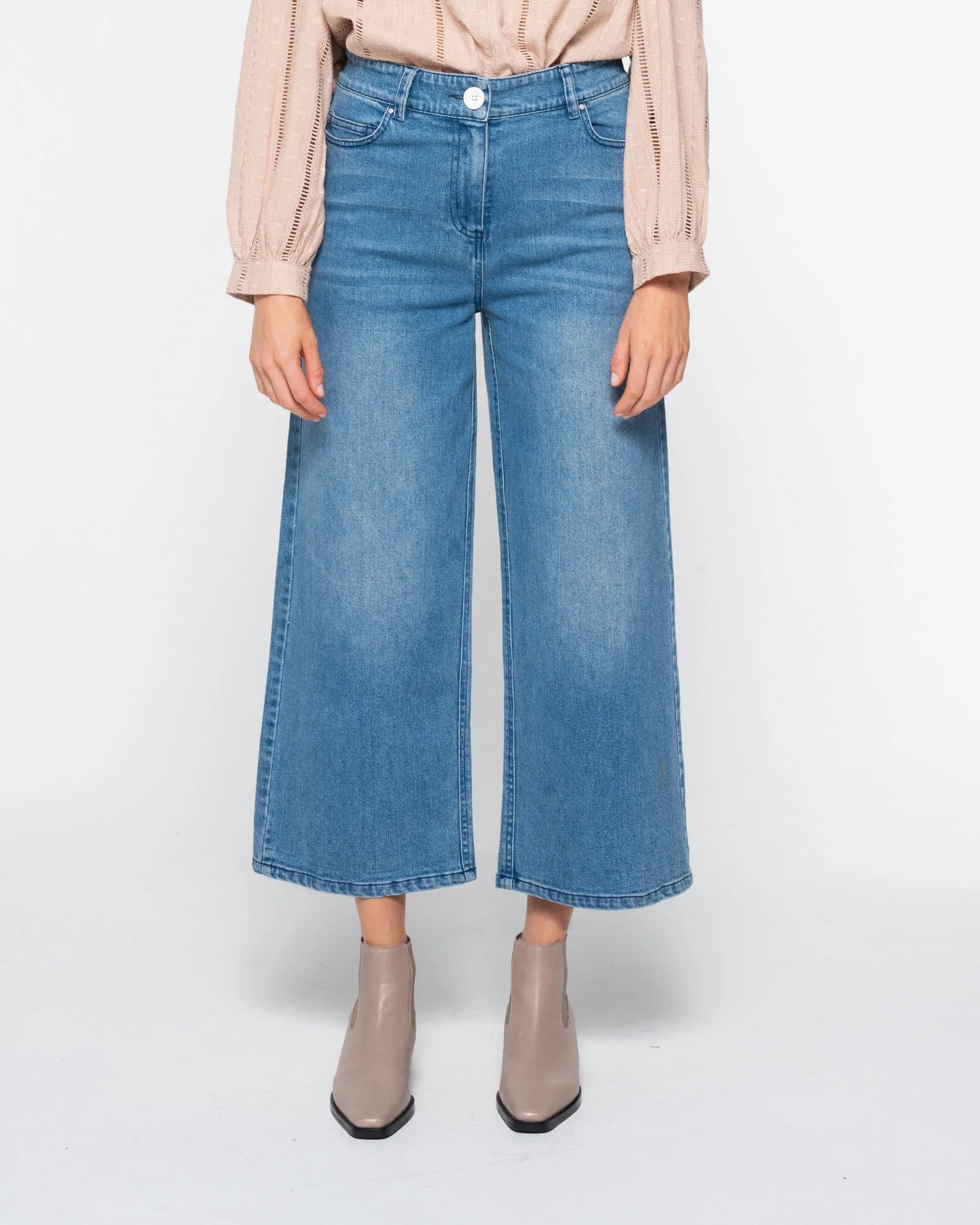 Vantage Jean in Washed Blue Vantage Jean in Washed Blue